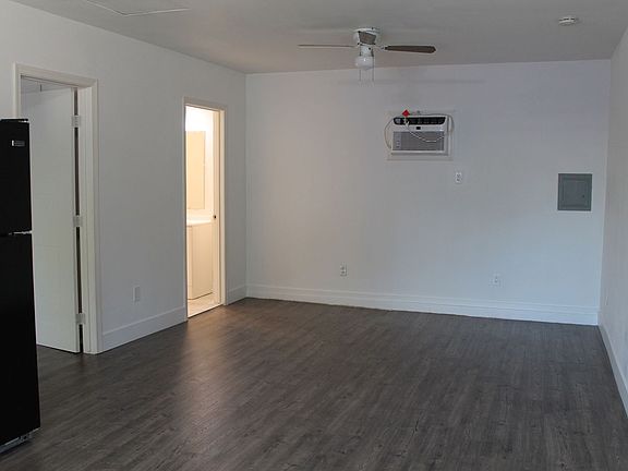 4th image of 564 Taft Ave