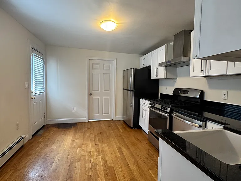 33 Harding St #1 — Photo 4