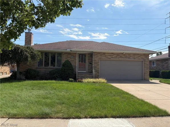9711 Idlewood Dr, Brooklyn, OH 44144