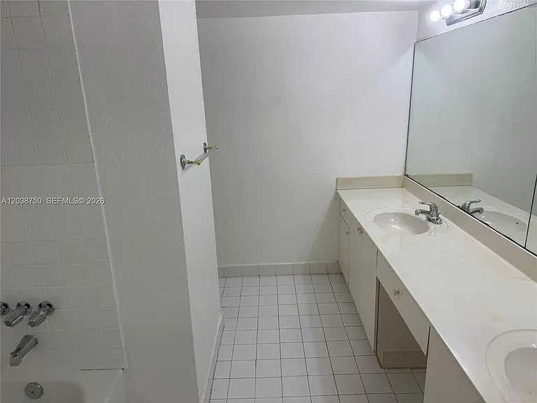 4235 N University Dr #202 — Photo 20