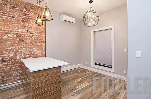 Rented by EXR | media 4