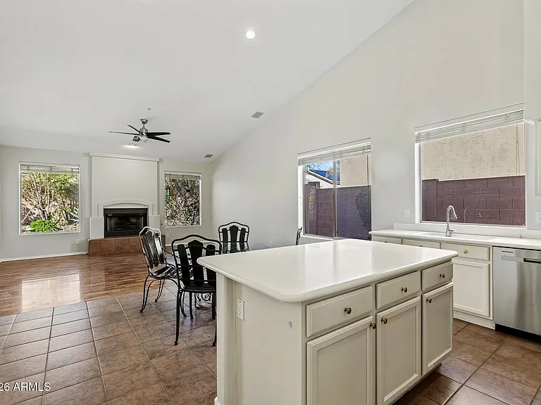 7252 E Whistling Wind Way — Photo 9