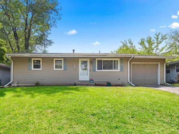 5923 N Graceland Dr, Peoria, IL 61614