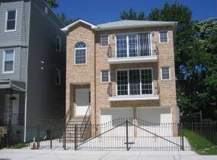 90 W Kinney St, Newark, NJ 07102