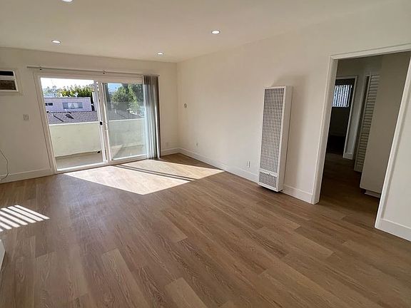 5th image of 4159 Elenda St #8