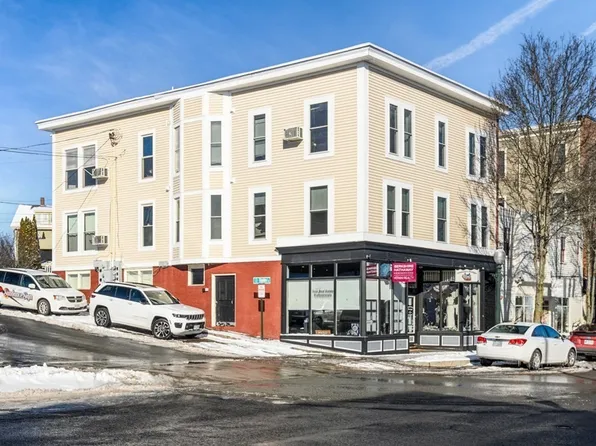 83 Main St APT 3, Amesbury, MA 01913