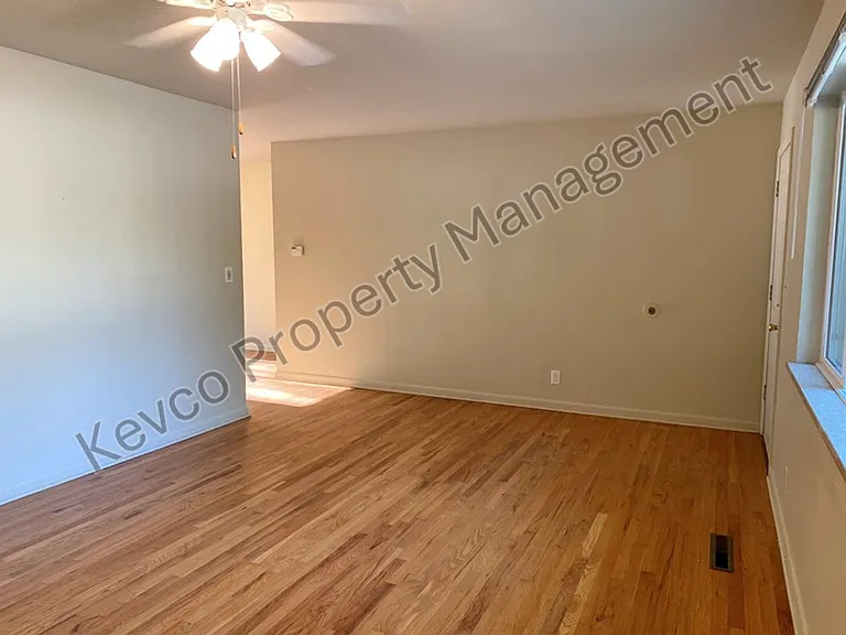 1313 Fairview Dr — Photo 3