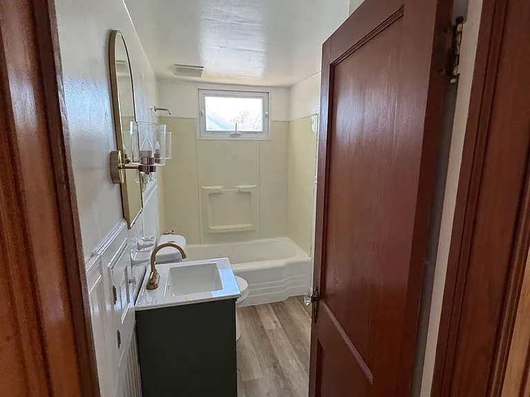 120 Victoria Blvd — Photo 2
