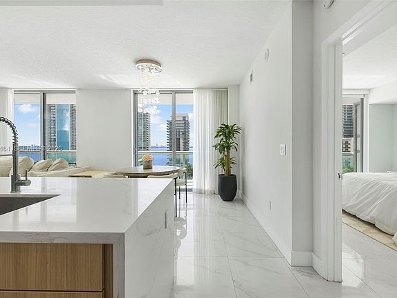 4th image of 333 NE 24th St APT 1509