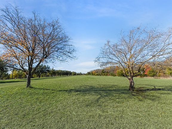 3rd image of 617 Cold Springs Rd