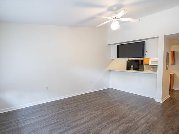 5th image of 2738 W Tharpe St APT 1403