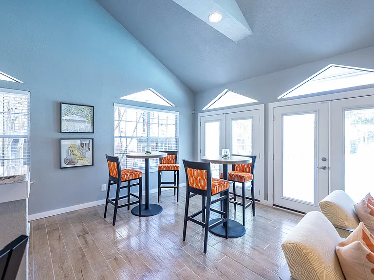 City Crest Apartments — Photo 18