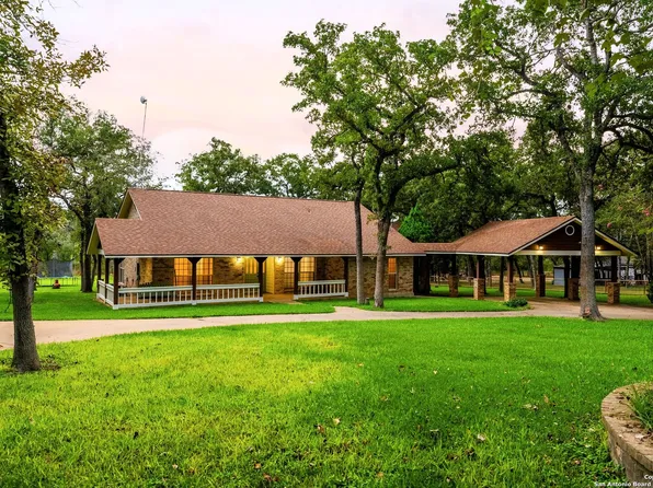 314 OAK BEND DR, La Vernia, TX 78121