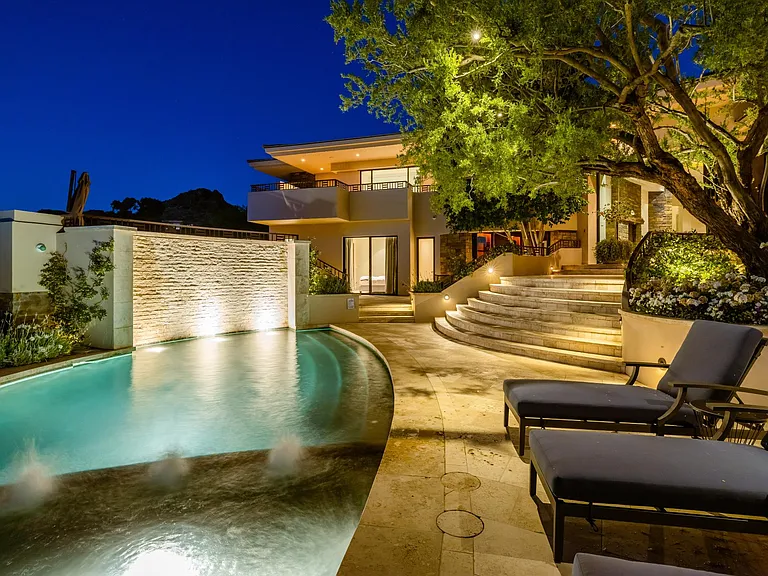 7451 N Las Brisas Ln — Photo 1