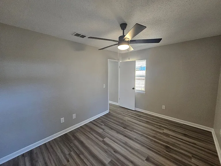 1510 Arthur Ave — Photo 14