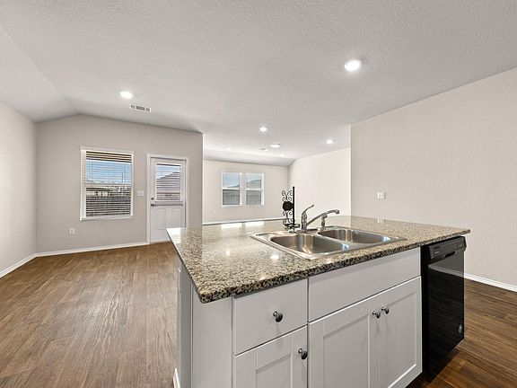 3rd image of 5905 Shanjia Dr