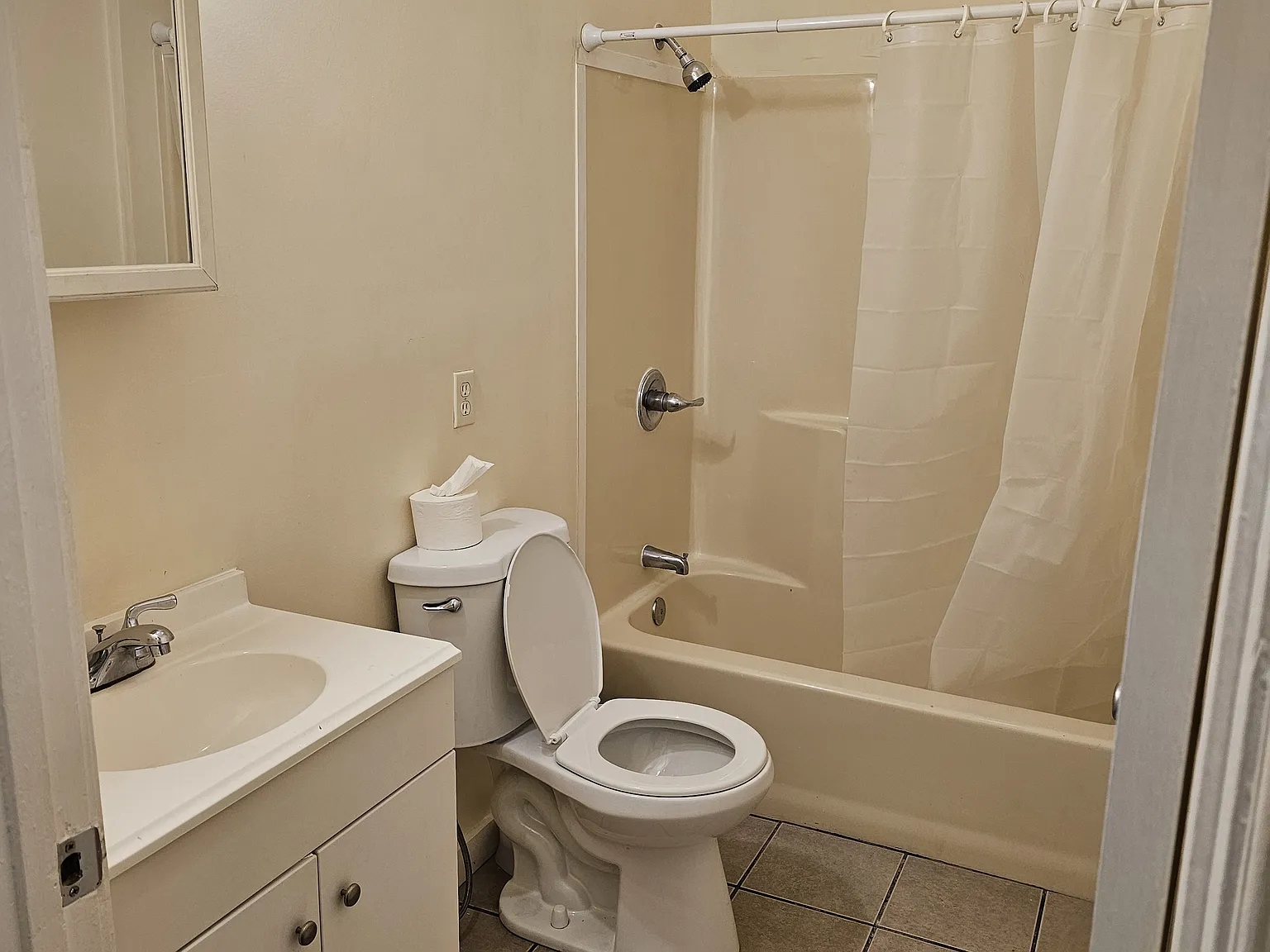 2 bed, 900 sqft, $1,275 — Photo 3