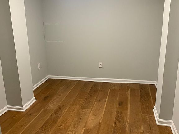 4th image of 1-120 Rich Ave #1