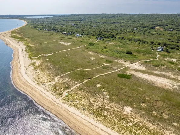 25 Oxcart Rd, Aquinnah, MA 02535