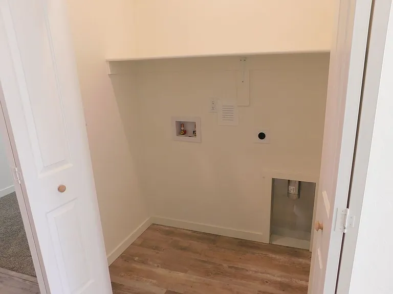 2354 Zion Canyon Ave — Photo 7