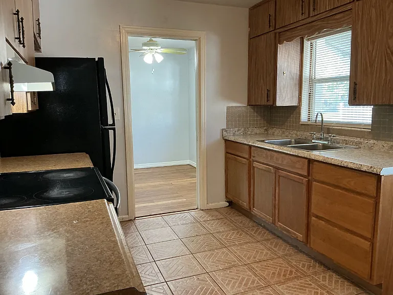 720 Lakehurst St — Photo 6