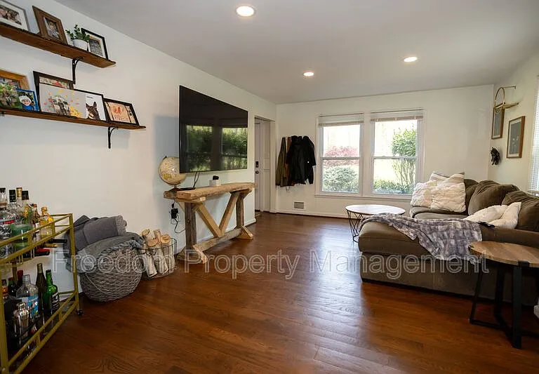 6197 Edwards Dr — Photo 8