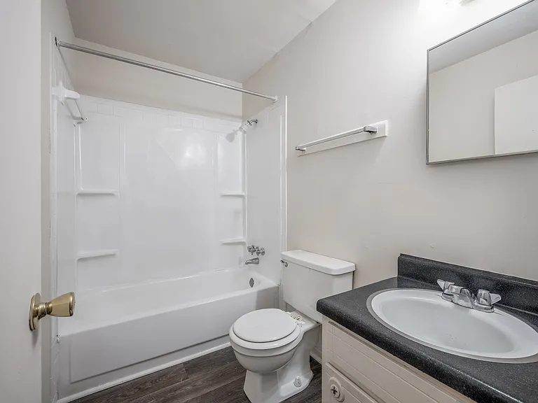 Woodside Apartments — Photo 9