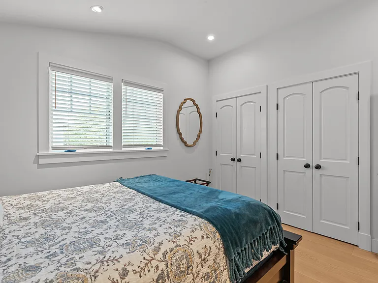 109 Carroll Ave — Photo 32