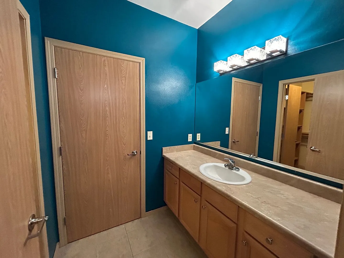 512 Darby Dr #211 - Darby Estates — Photo 2