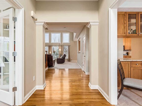 3rd image of 10515 Laguna Cir