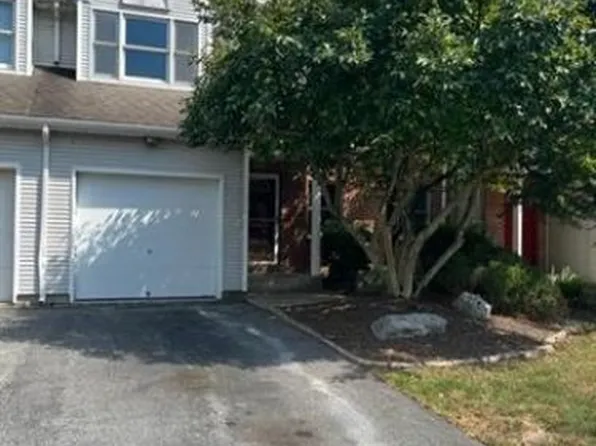 7775 Cross Creek Cir, Breinigsville, PA 18031