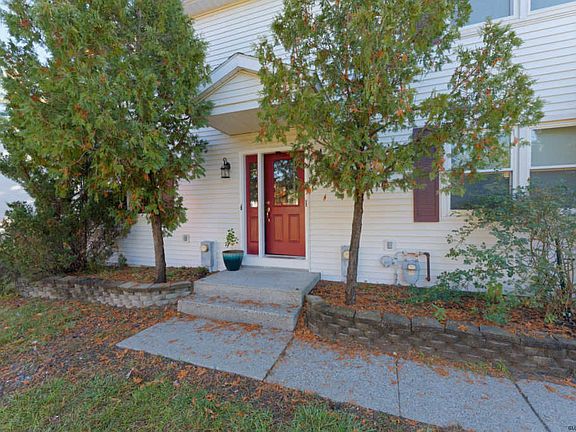4th image of 11 Woodridge Cir