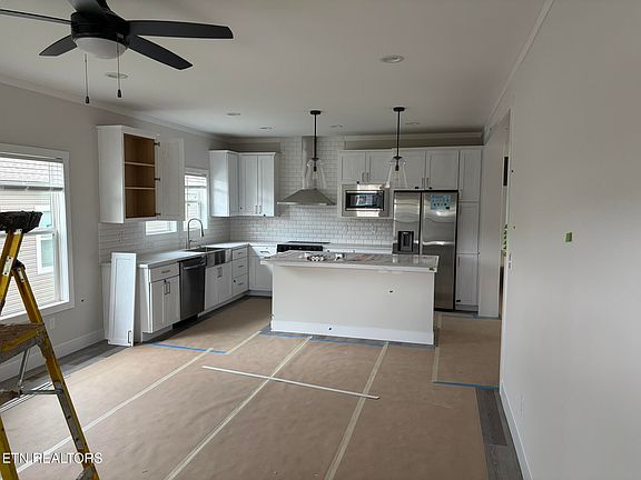 2nd image of 3911 Crimson Clover Ln