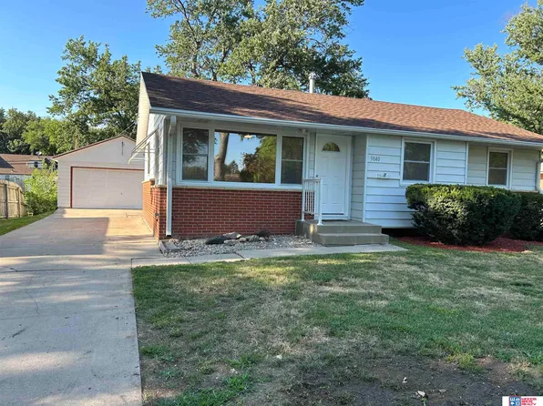 5040 Myrtle St, Lincoln, NE 68506