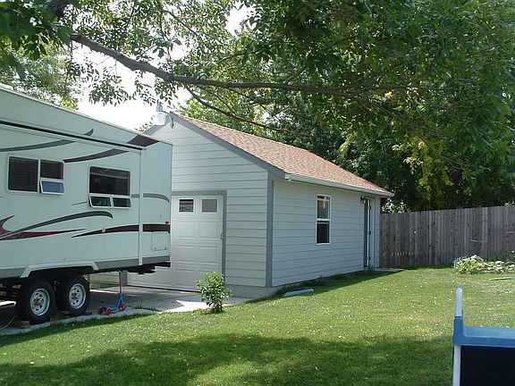 1 1/2 car shop in back yard