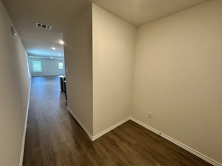 1153 Northfield Dr — Photo 7