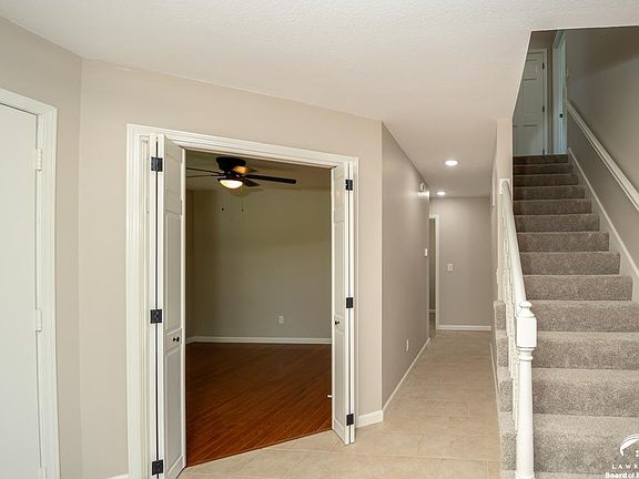5th image of 820 E 1000th Rd