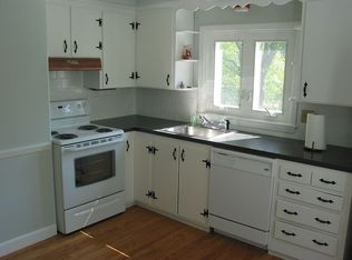 8 Middle Hwy, Barrington, RI 02806