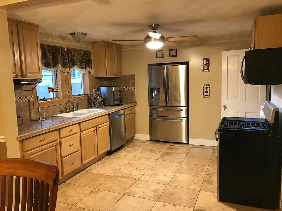 1st image of 18 Ferris Ave