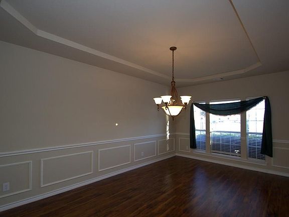 3rd image of 1805 Bur Oak Dr