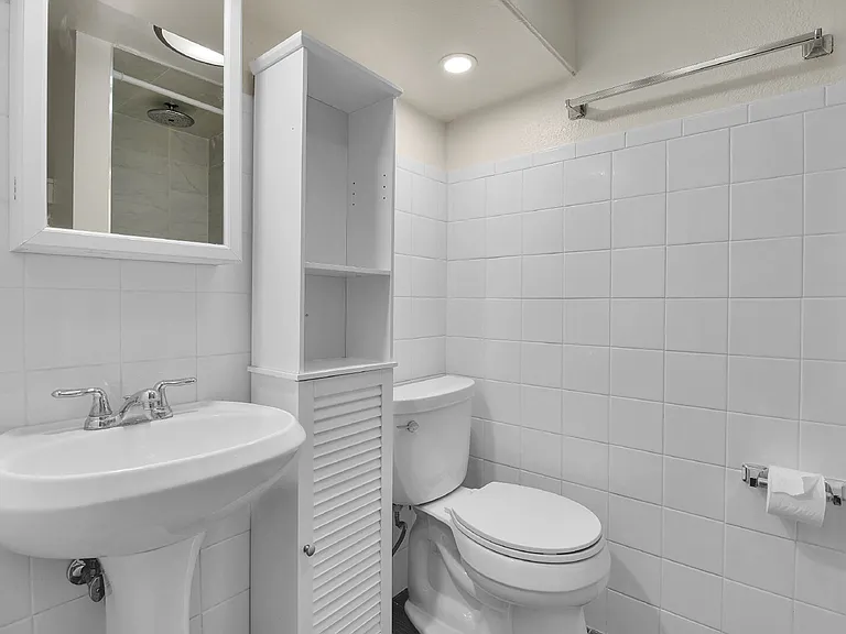 2245 S Franklin St — Photo 32