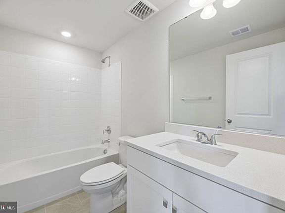 3rd image of 9808 Stonehaven Ct