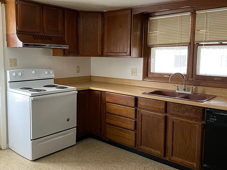 1804 Cranston Rd — Photo 4