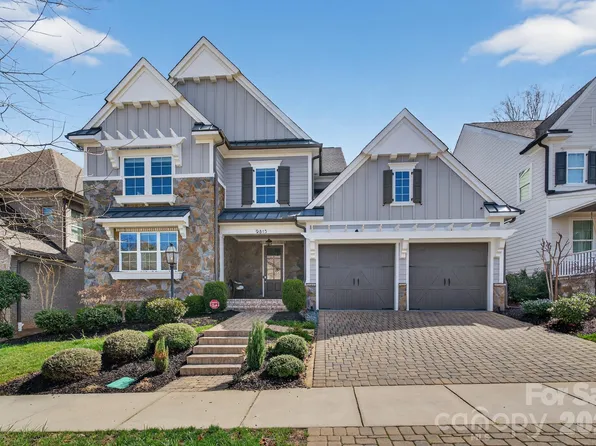 9815 Avenal Ln, Charlotte, NC 28270