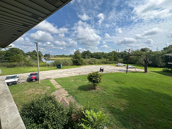 3rd image of 19 Kennedy Dr #D