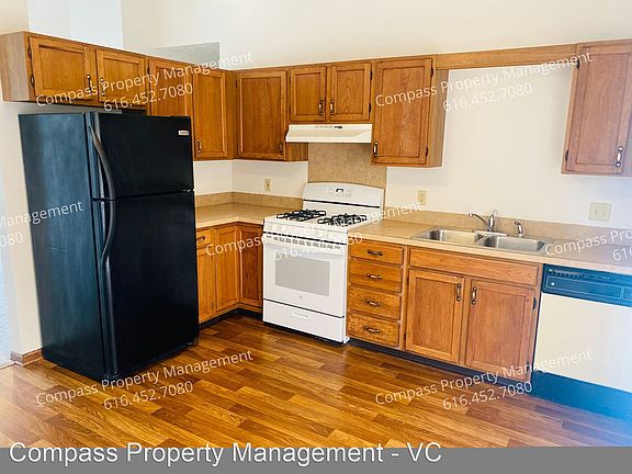 2nd image of 4470 Applewood Dr SE