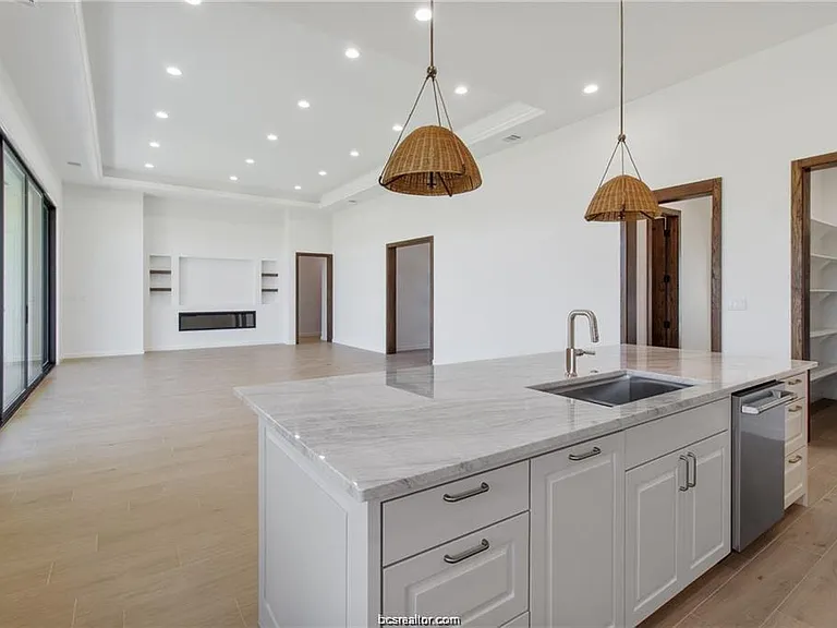 4558 Hicks Ln — Photo 12