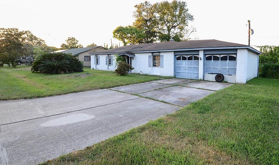 1st image of 109 Honeysuckle Dr