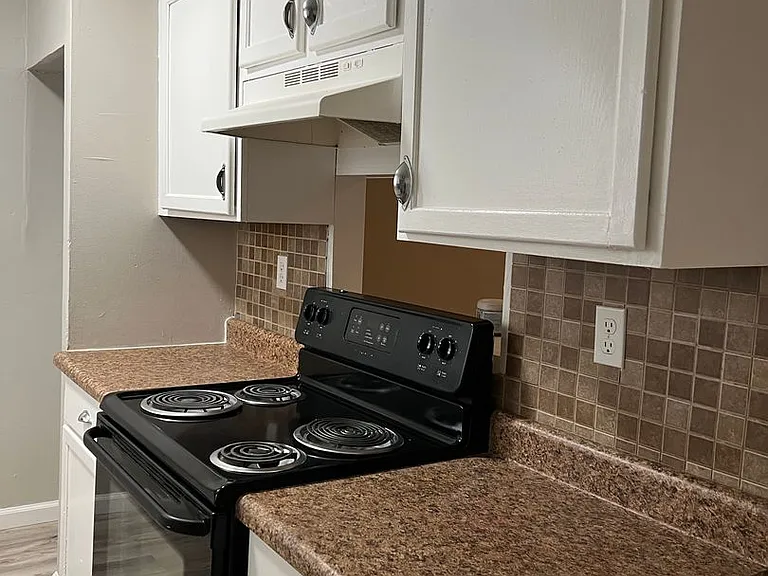 6028 Laurel Hall Dr — Photo 30
