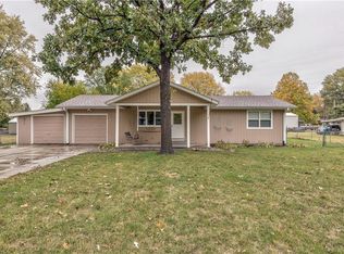 515 1st Ter, Lansing, KS 66043